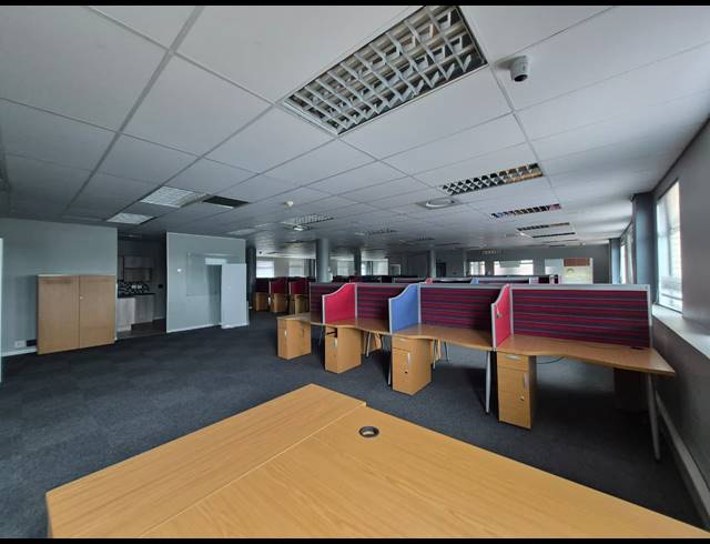 860M² OFFICE TO LET IN SUNNINGHILL